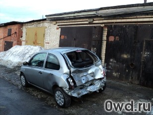 Битый автомобиль Nissan Micra