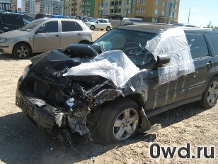 Битый автомобиль Subaru Forester