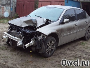 Битый автомобиль Renault Megane