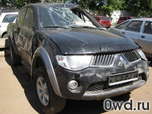 Битый автомобиль Mitsubishi L 200