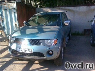 Битый автомобиль Mitsubishi L 200