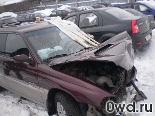 Битый автомобиль Subaru Outback