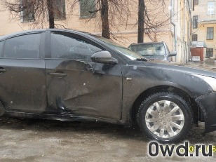 Битый автомобиль Chevrolet Cruze