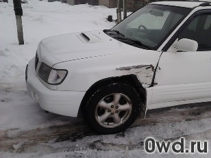 Битый автомобиль Subaru Forester