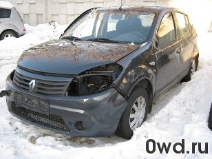 Битый автомобиль Renault Sandero