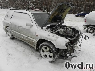 Битый автомобиль Subaru Forester