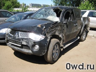 Битый автомобиль Mitsubishi L 200