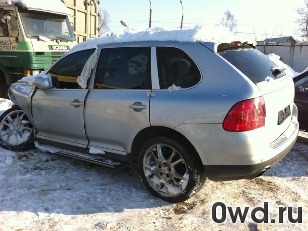 Битый автомобиль Porsche Cayenne