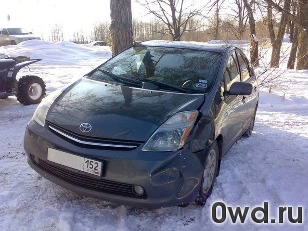 Битый автомобиль Toyota Prius